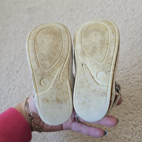 🌈 Leather First Walkers White Baby Shoes with Heart Cutout Size 5 - Picture 9 of 11